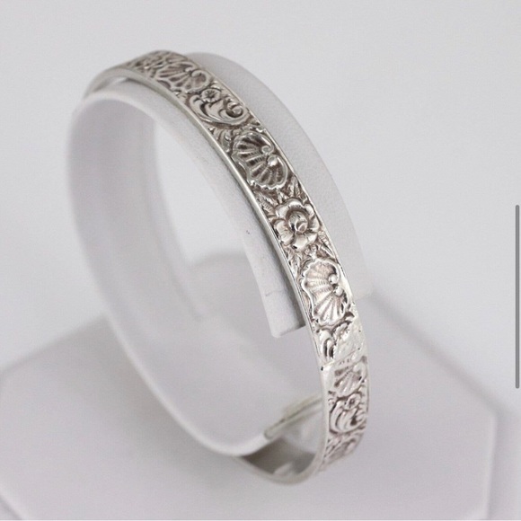 Vintage Sterling Silver clam shell 925 stamped 8” Bangle Bracelet Estate jewelry - Picture 4 of 12